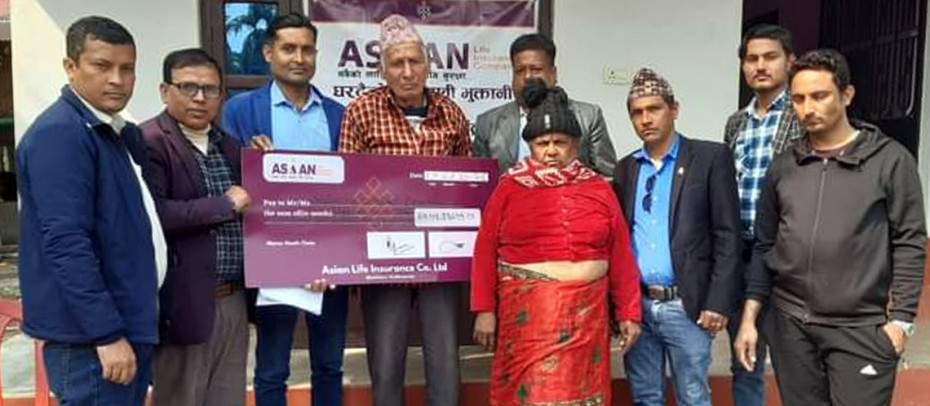 एशियन लाइफद्वारा रु.२० लाख मृत्यु दाबी भुक्तानी 