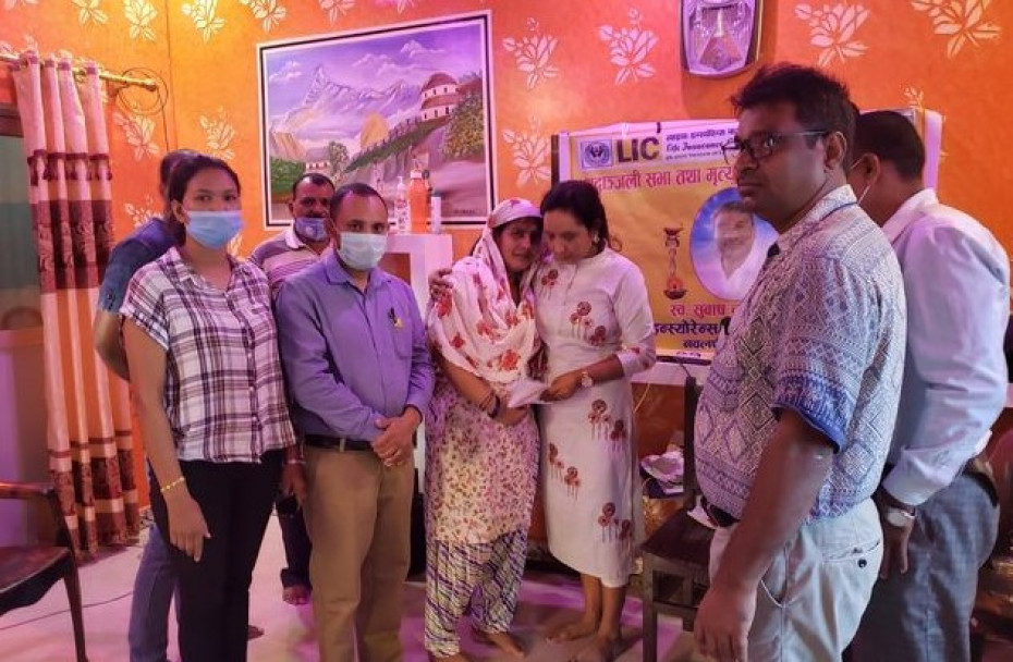 एलआईसी नेपालले प्रदान गर्यो एक करोड बढी दाबी भुक्तानी 