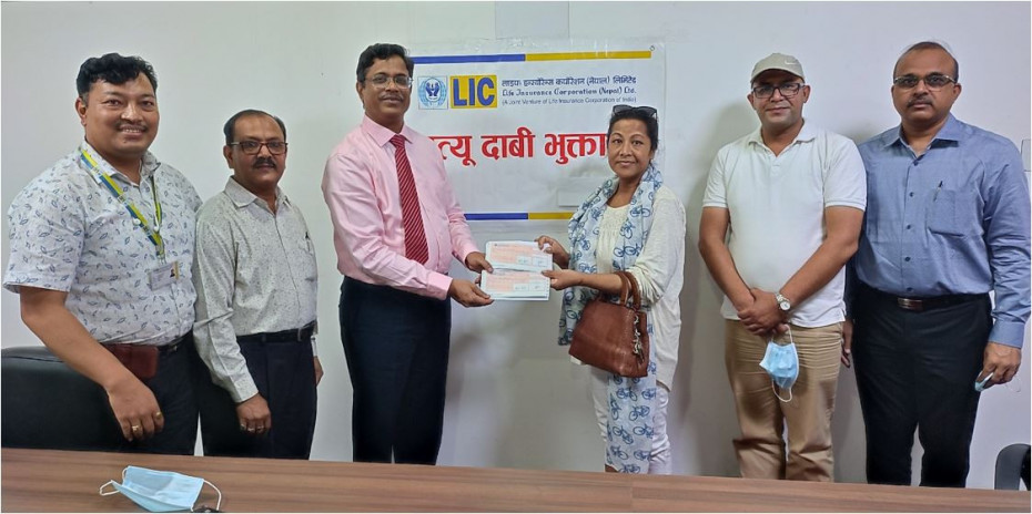 एलआईसी नेपालद्वारा ६८ लाख दाबी भुक्तानी