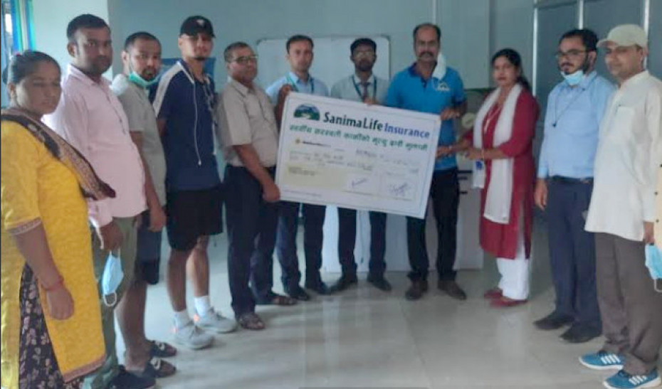 सानिमा लाइफ इन्स्योरेन्सले प्रदान गर्यो रु.१३ लाख बढी मृत्यु दाबी भुक्तानी 